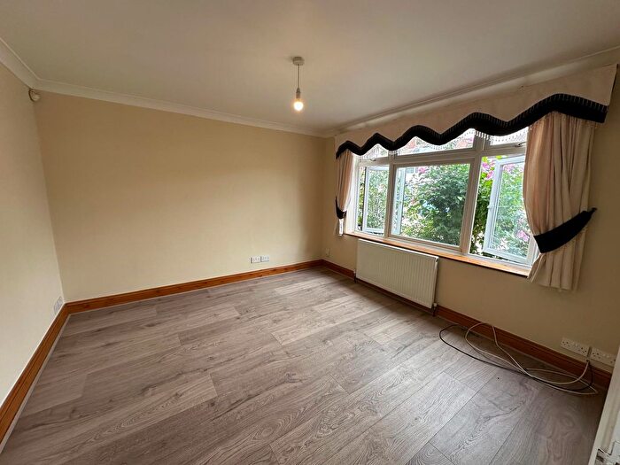 4 Bedroom Semi-Detached House To Rent In Charcroft Gardens, Enfield, EN3