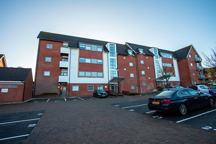 2 Bedroom Flat For Sale In Griffin Close, Northfield, Birmingham, B31