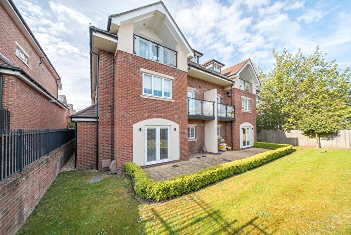 2 Bedroom Flat To Rent In Carroll Place, Guildford, GU2