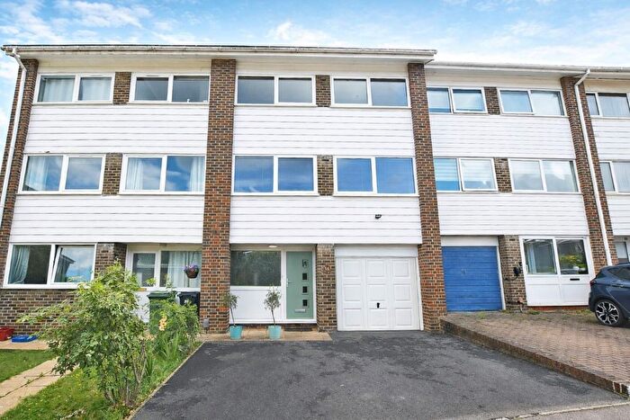 4 Bedroom Town House For Sale In Becksbourne Close, Maidstone, ME14