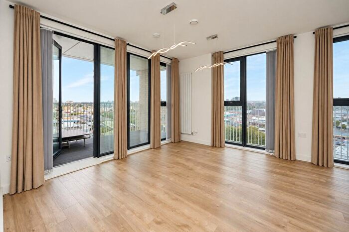 2 Bedroom Flat For Sale In Lakeside Drive, Baronet House, NW10
