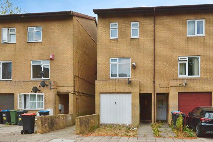 4 Bedroom End Of Terrace House For Sale In Mullion Place, Fishermead, Milton Keynes, MK6