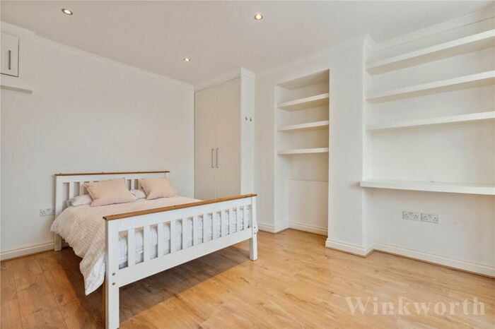 Apartment To Rent In Lanvanor Road, London, SE15