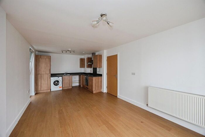 2 Bedroom Flat For Sale In Fratton Way, Southsea, PO4