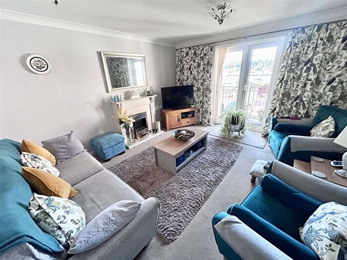 2 Bedroom Flat For Sale In Medina View, East Cowes, PO32