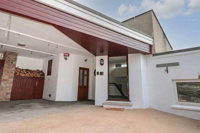 4 Bedroom Property To Rent In Church Hill, Dartmouth, TQ6