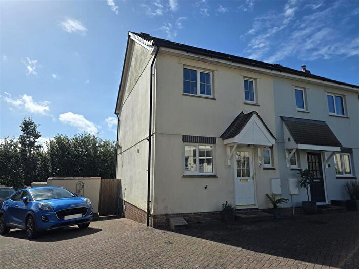 3 Bedroom Semi-Detached House For Sale In Robin Drive, Launceston, PL15