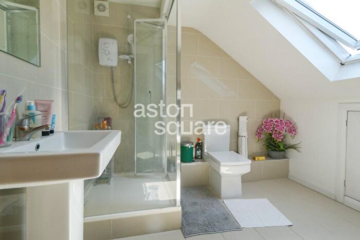 2 Bedroom Flat To Rent In Priory Villas, Colney Hatch Lane, London, N11