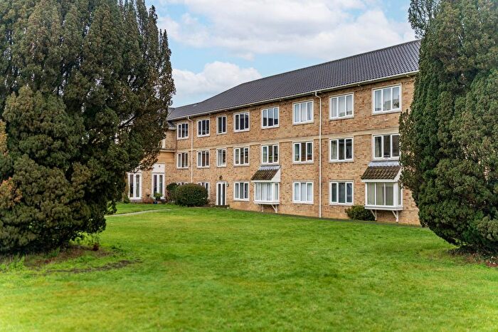 2 Bedroom Flat For Sale In Keswick Hall, Keswick, NR4