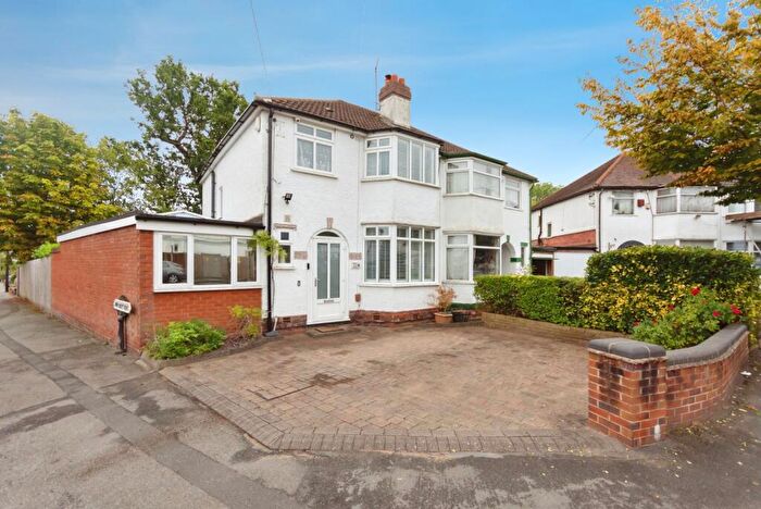 3 Bedroom End Of Terrace House For Sale In Barrington Road, Solihull, West Midlands, B92