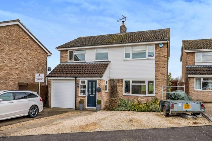 4 Bedroom Detached House For Sale In Beagles Close, Gosford, Kidlington, OX5