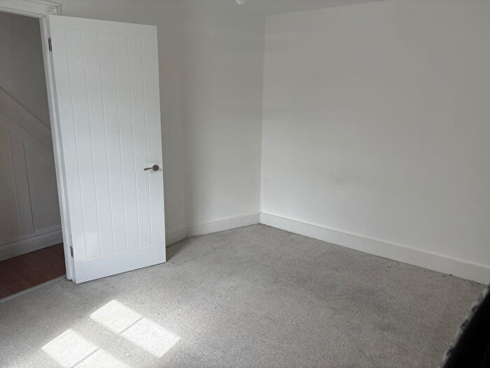 1 Bedroom Flat To Rent In Kearsney Avenue, Kearsney, CT16