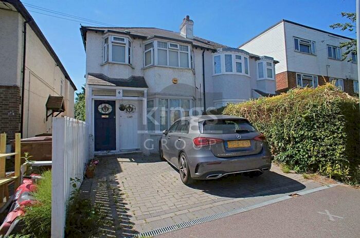 2 Bedroom Flat To Rent In Westward Road, Chingford, London, E4