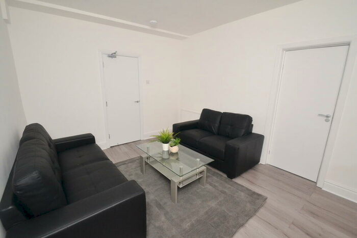 6 Bedroom End Of Terrace House To Rent In Headingley Road, Fallowfield, Manchester, M14