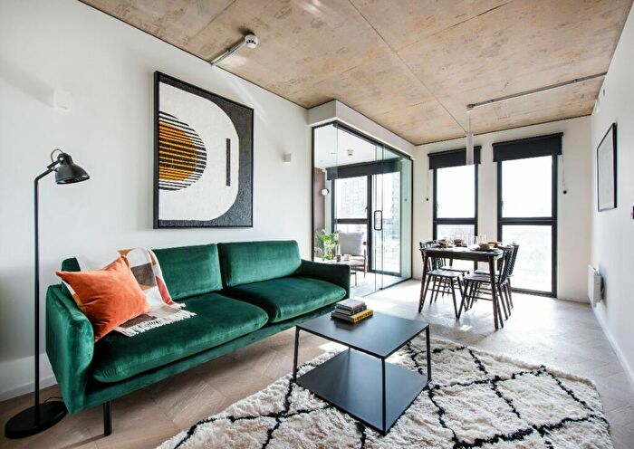 2 Bedroom Apartment To Rent In St Georges Gardens, Castlefield, M15