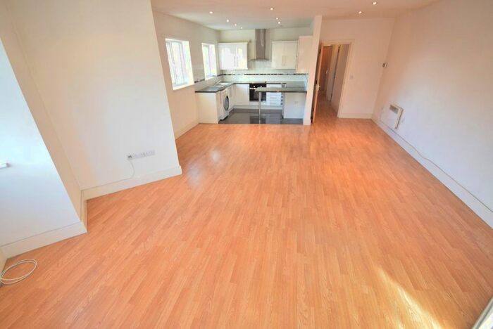 2 Bedroom Flat To Rent In Lloyd Street, Wednesbury, WS10