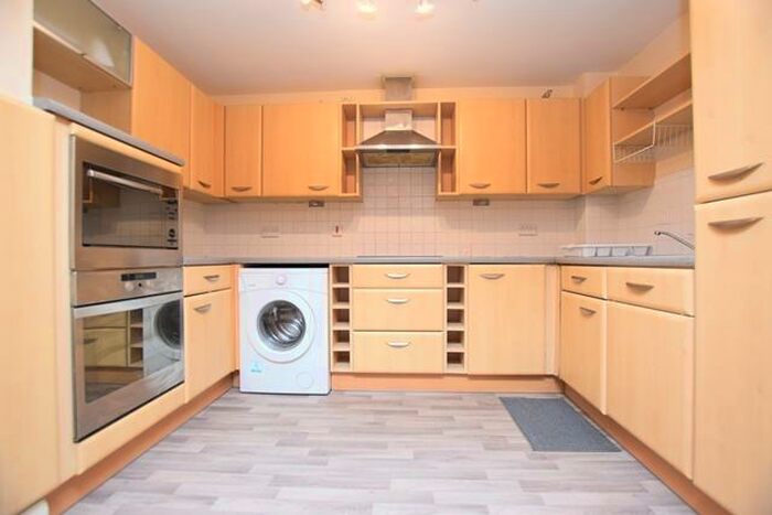 2 Bedroom Flat To Rent In Royal Plaza, Eldon Street, S1