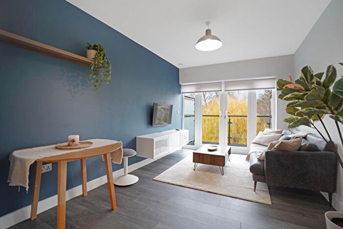 2 Bedroom Flat For Sale In Croydon Road, Anerley, London, SE20