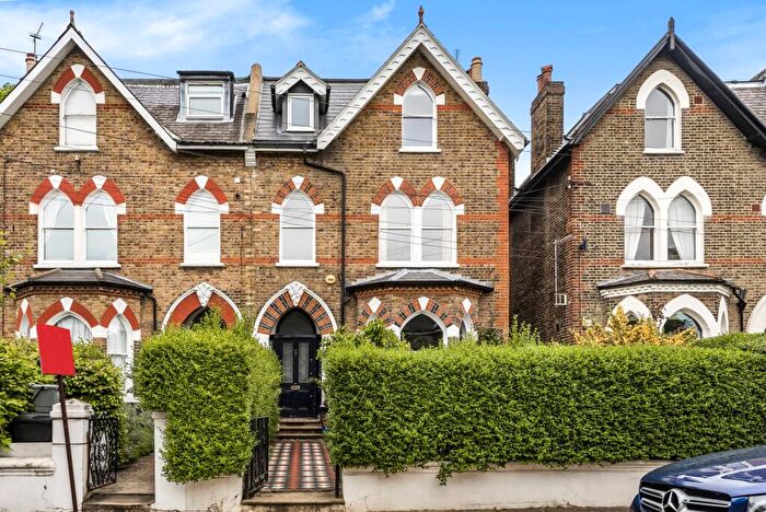 5 Bedroom Semi-Detached House To Rent In Glensdale Road London, SE4