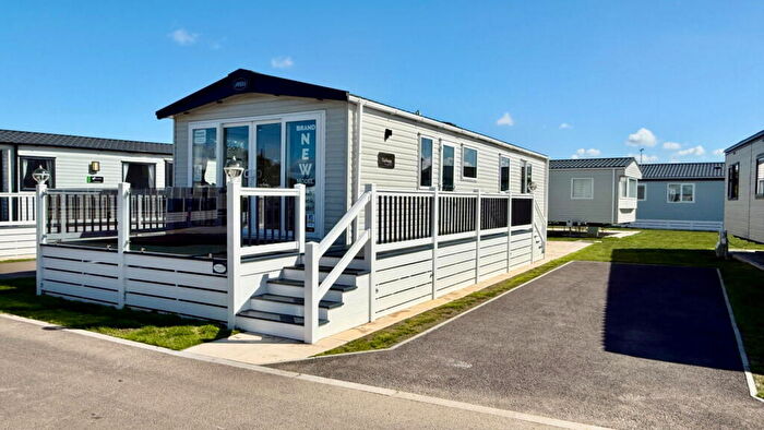 2 Bedroom Mobile Home For Sale In Faversham Road, Seasalter, Whitstable, CT5