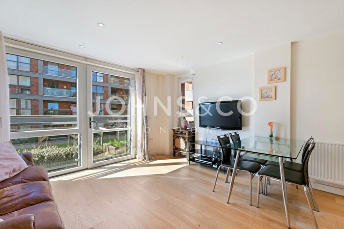 1 Bedroom Flat To Rent In Lighterage Court, Brentford, London, TW8