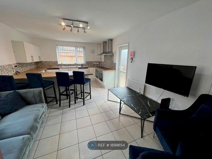 7 Bedroom End Of Terrace House To Rent In Minny Street, Cardiff, CF24