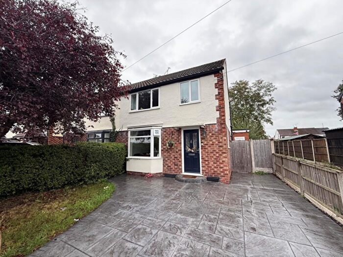 3 Bedroom Semi Detached House To Rent In Fairview Road, Whitby, CH65