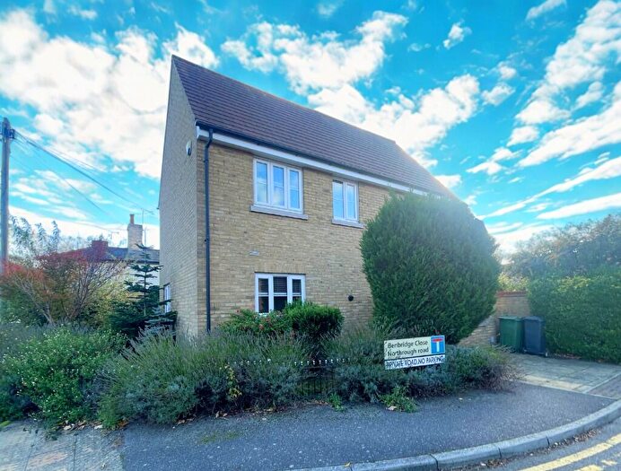 3 Bedroom Detached House For Sale In Benbridge Close, Heybridge, CM9