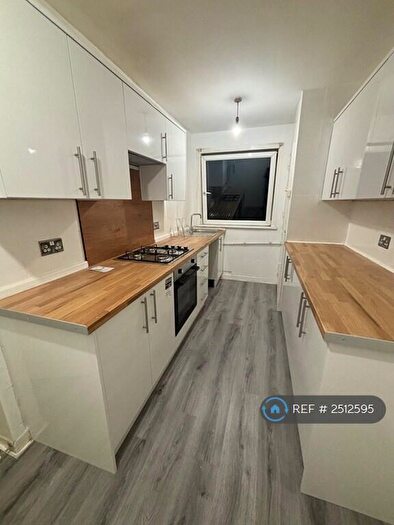 3 Bedroom Flat To Rent In Clarkston Road, Glasgow, G44