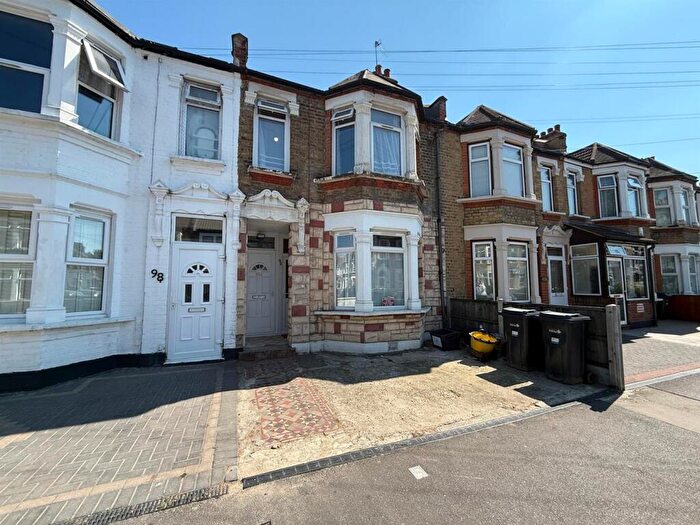 2 Bedroom Flat For Sale In Hampton Road, Ilford, IG1