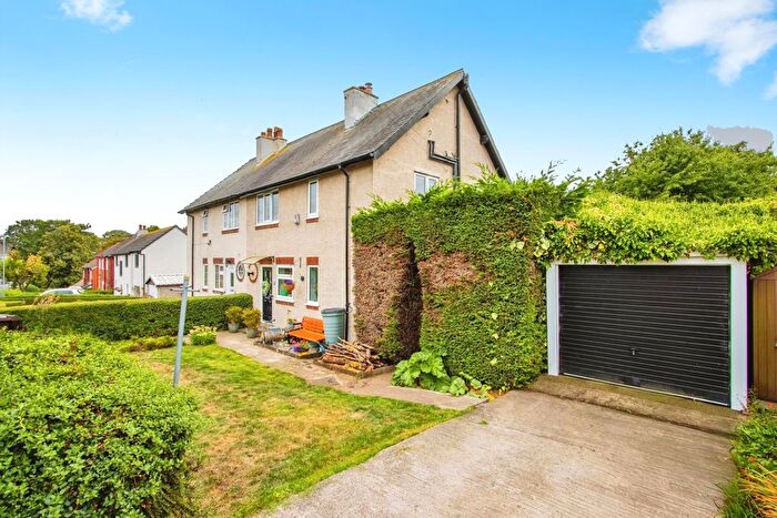 3 Bedroom Semi-Detached House For Sale In Quarryside Road, Mirfield, WF14
