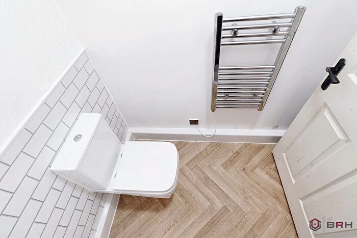 3 Bedroom End Of Terrace House For Sale In Staveley Street, Doncaster, DN12
