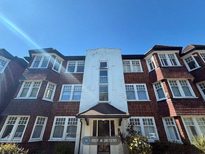 2 Bedroom Flat To Rent In Hainault Court, London, E17