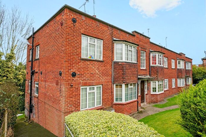 3 Bedroom Apartment For Sale In High Road, Loughton, IG10