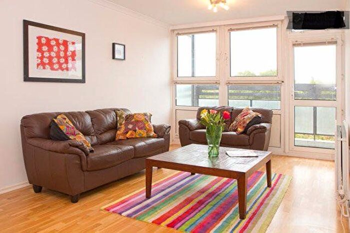 2 Bedroom Flat To Rent In Rosenau Road, London, SW11