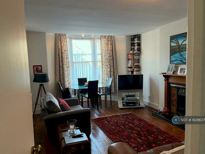 1 Bedroom Flat To Rent In Birdhurst Road, South Croydon, CR2