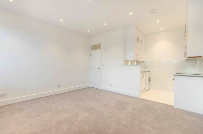 1 Bedroom Flat To Rent In Templeton Place, Earls Court, London, SW5