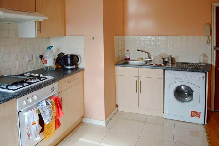 Studio To Rent In High Street, Acton, W3