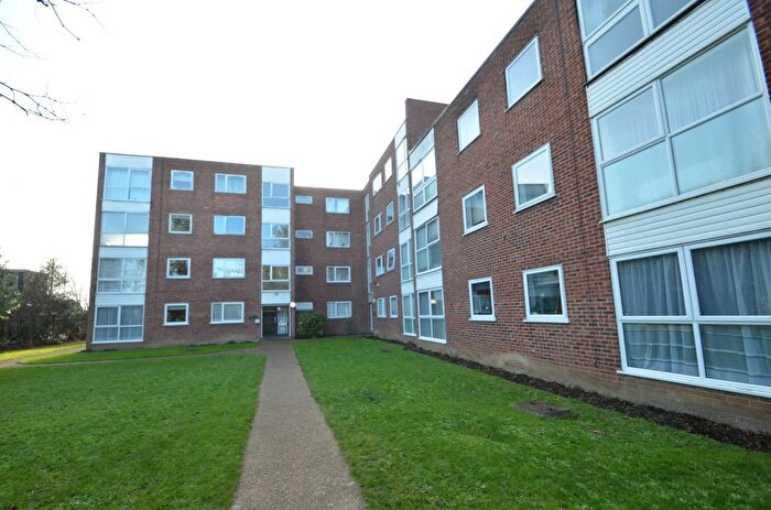 1 Bedroom Flat To Rent In Staines Road West, Sunbury-On-Thames, TW16