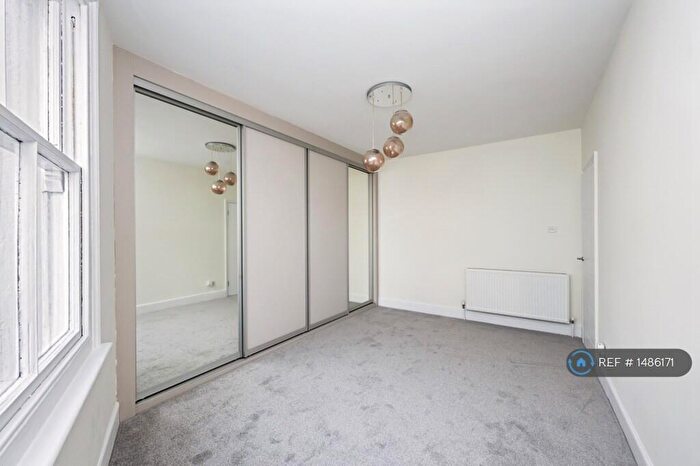 2 Bedroom Flat To Rent In Albion Hill, Brighton, BN2