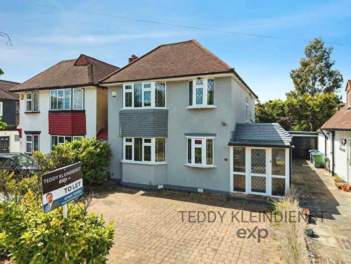 3 Bedroom Detached House To Rent In Purbeck Avenue, New Malden, KT3