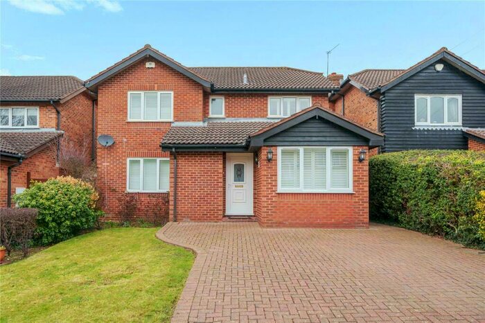 5 Bedroom Detached House To Rent In The Squirrels, Pinner, HA5