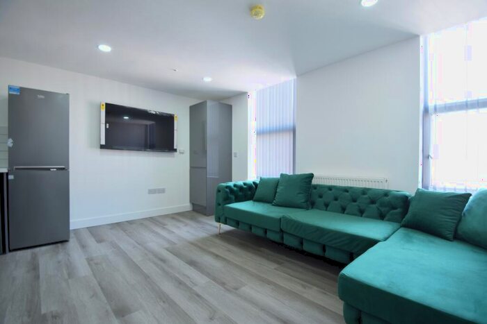 5 Bedroom Flat To Rent In Harriet Street, Cathays, CF24