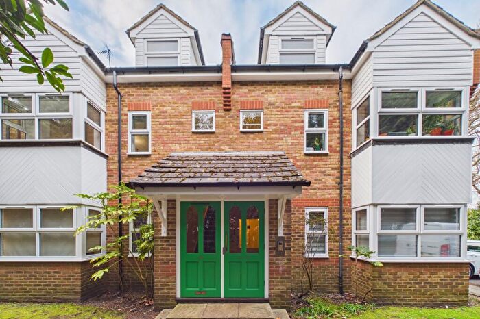 2 Bedroom Flat To Rent In Church Road West, Farnborough, Hampshire, GU14