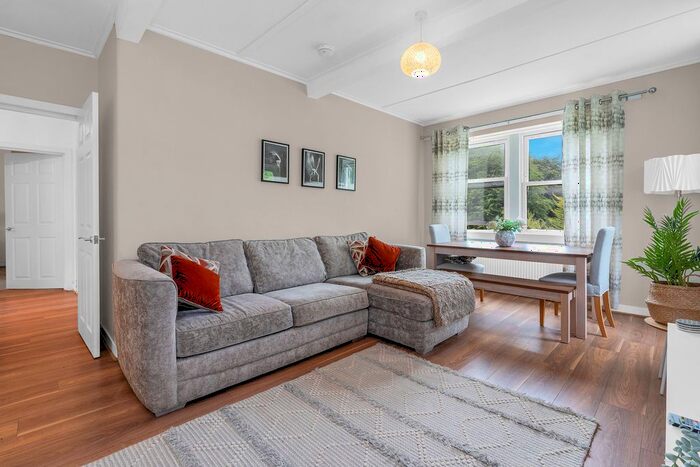 2 Bedroom Flat To Rent In Boswall Avenue, Trinity, Edinburgh, EH5