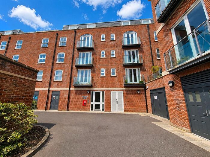 1 Bedroom Flat For Sale In The Chandlers, Salt Meat Lane, Clarence Marina, Gosport, Hampsh, PO12