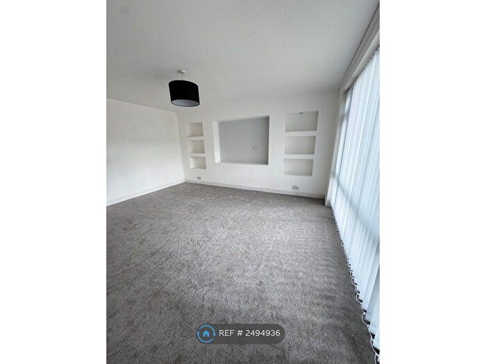 2 Bedroom Flat To Rent In Spreadbury Close, Birmingham, B17