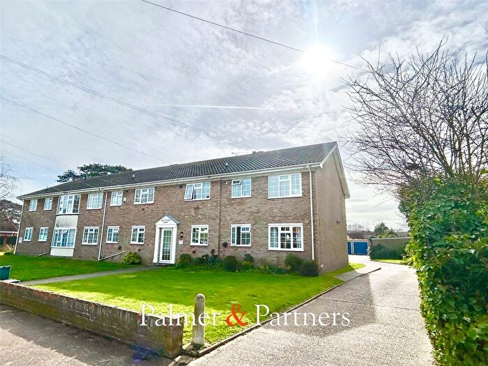 2 Bedroom Flat For Sale In Holland Road, Clacton-On-Sea, Essex, CO15