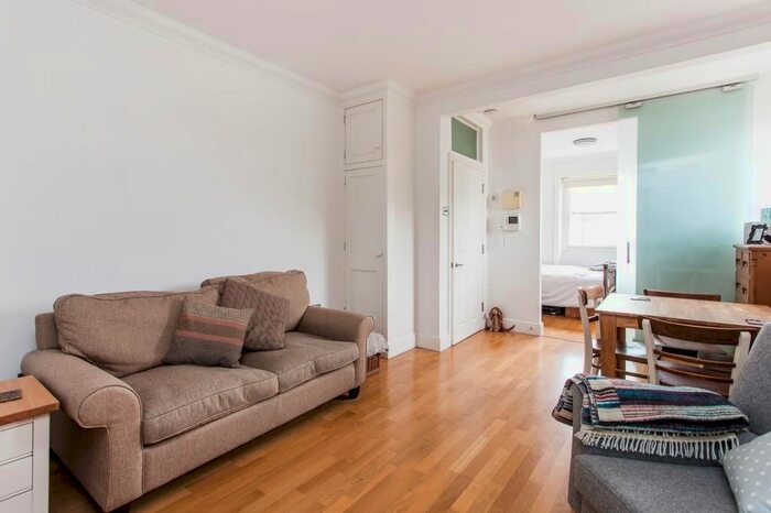 1 Bedroom Flat To Rent In Princes Road, Surrey, TW10