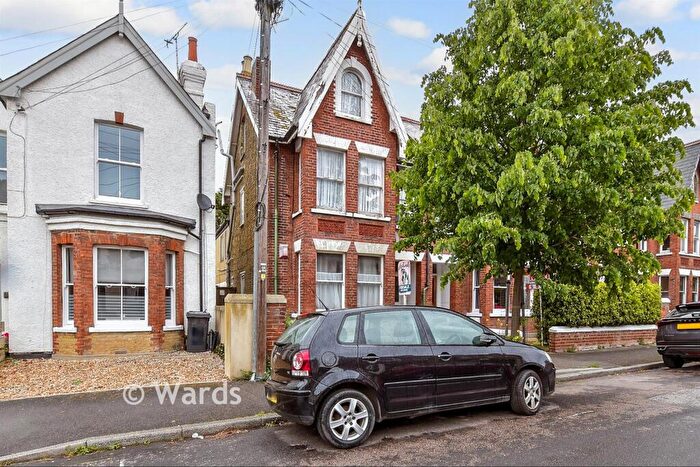 1 Bedroom Maisonette For Sale In Queens Gardens, Herne Bay, Kent, CT6